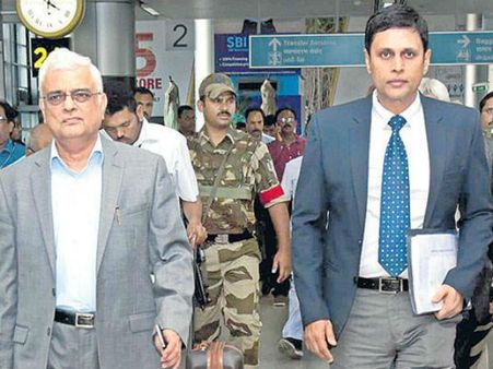 ఎన్నికల ఏర్పాట్లపై ఈసీ సమీక్ష: సమస్యాత్మక ప్రాంతాలపై అసంతృప్తి