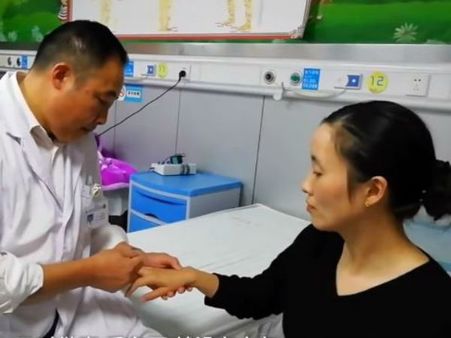 స్మార్ట్‌ఫోన్‌కి బానిసైన యువతి: చేతి వేళ్లు వంగిపోయాయి!, చికిత్స చేసిన వైద్యులు, జాగ్రత్త!