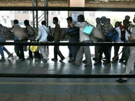 అత్యాచారం, గుజరాత్‌లో ప్రాంతీయ చిచ్చు: వలస కార్మికులపై దాడులు