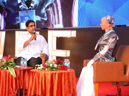 యు ఆర్‌ ఏ విజనరీ లీడర్‌...మీట్‌ యు ఎగైన్‌ ఇన్‌ 2019:మంత్రి లోకేష్ తో హ్యూమనాయిడ్‌ రోబో చిట్ చాట్