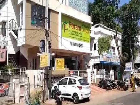 విశాఖ:పేరం గ్రూప్ అధినేత నివాసంపై ఐటి సోదాలు...హరిబాబుపై దాడులు అందుకేనా?