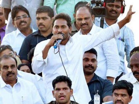 తాళి బొట్ల తయారీ హక్కు మీకే!...వినూత్న హామీలతో జగన్ కు విశేష ఆదరణ