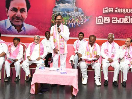 మలక్‌పేట్, జహీరాబాద్ అభ్యర్థుల్ని ప్రకటించిన కేసీఆర్, 'టీఆర్ఎస్‌లో అసంతృప్తి క్లోజ్ '