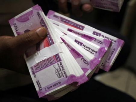 లాటరీ పేరుతో వ్యక్తి నుంచి రూ.1.30 కోట్లు స్వాహా...మరో వైపు రైస్ పుల్లింగ్ ముఠా అరెస్ట్