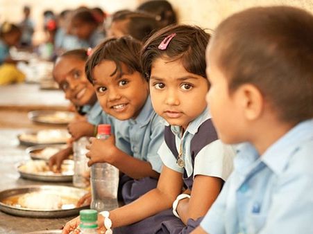 అన్నామృత మధ్యాహ్న భోజన పథకం: మిలియన్ల మంది పసిపిల్లలకు సాయాన్ని అందించండి