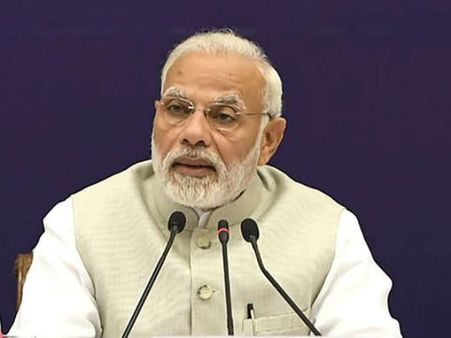 కలకలం: సెక్రటేరియట్ ముందు నమాజ్ చేసిన వ్యక్తి... మోడీకి వ్యతిరేకంగా నినాదాలు