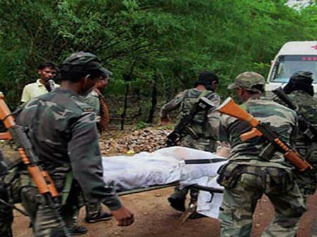 ఏవోబీలో పోలీసులు,మావోయిస్టుల మధ్య కాల్పుల యుద్ధం...మహిళా మావోయిస్టు మృతి