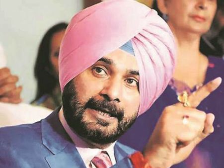 పంజాబ్ రైలు ప్రమాదం: ట్రెయిన్ వేగంపై సిద్ధూ ప్రశ్నల వర్షం, భార్యకు అండగా