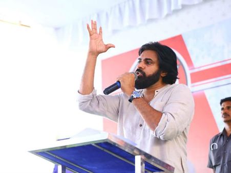 జగన్ కూడా బద్దశత్రువు కాదు: పవన్ కళ్యాణ్ అమ్మవారి దీక్ష, గోదావరి ఒడిలో ప్రయాణం
