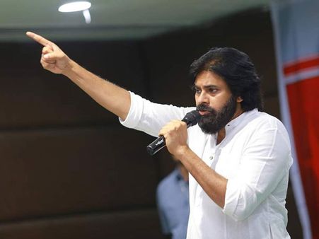 కన్నీళ్లు ఆగట్లేదు, బెదిరిస్తే తోలుతీస్తా: తుఫాను బాధిత ప్రాంతాల్లో పవన్ కళ్యాణ్