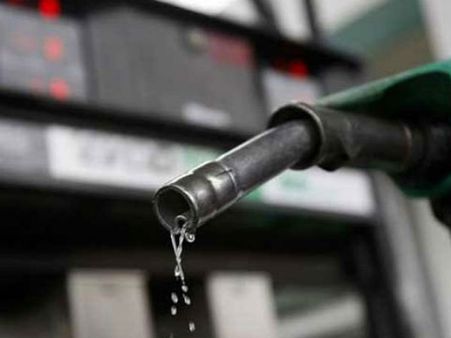 వినియోగదారులకు భారీ ఊరట: వరుసగా 11వ రోజు తగ్గిన పెట్రోల్ ధరలు