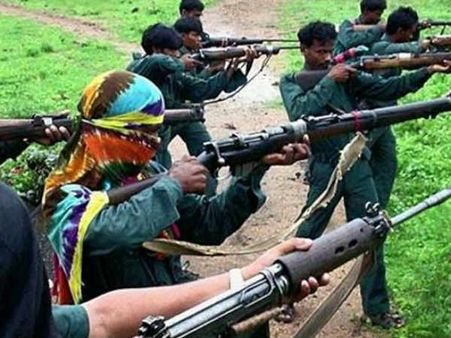 దాడి ముందు రోజు రాత్రి:మావోయిస్టులు జీలుగ కల్లుతో మజా...పోలీసుల నాటు కోడి విందు!