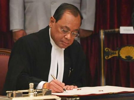 జడ్జీలకు సెలవుల్లేవ్: సీజేఐ గొగొయ్ సంచలన నిర్ణయం