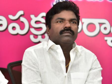 అప్పుడు రాలేదుగా, ఇప్పుడు మా ఊరికి రావొద్దు: రసమయికి షాకిచ్చిన యువకులు
