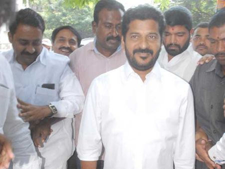 నేను తగ్గేది లేదు: ఐటీ ఆఫీస్‌లో ముగిసిన రేవంత్ రెడ్డి విచారణ, సమాధానాలపై సంతృప్తి