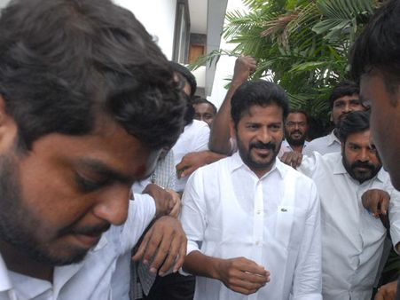 అల్లుడు కాకముందే నా కూతురు ఐటీ చెల్లిస్తోంది: రేవంత్ మామ, ఓటుకు నోటుపై...