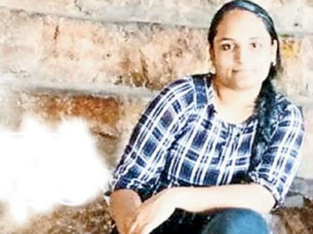 ప్రేమించి, పెళ్లైన కొద్ది రోజులకే ఆస్తి కోసం వేధింపులు, అందుకే టెక్కీ ఆత్మహత్య