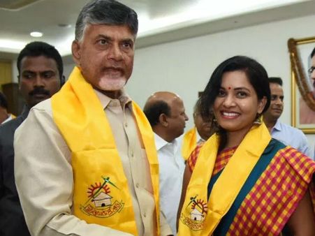 టీడీపీలో చేరిన హీరోయిన్ రేవతి చౌదరి: సిటీ నుంచే బరిలోకి?