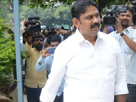 రేవంత్ ఇంట్లో సోదాల ఎఫెక్ట్: రణధీర్ ఇంట్లో సోదాల్లో ట్విస్ట్, ఆ హార్డ్ డిస్క్‌లో ఏముంది?