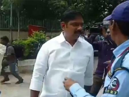 కేసీఆర్‌పైనే అనుమానం, కుట్ర పూరితంగానే ఐటీ దాడులు: ఉదయసింహా