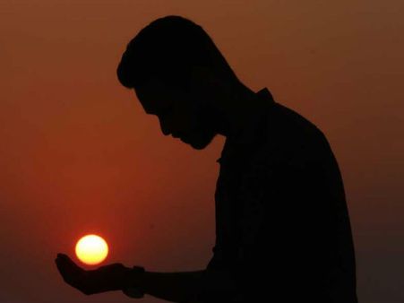 నేను ఎవరు? మనిషిని ఎవరు సృష్టించారు?