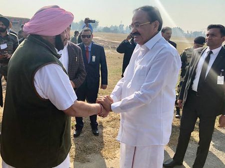 కర్తాపూర్ కారిడార్‌కు శంకుస్థాపన చేసిన పంజాబ్ సీఎం... పాక్ ఆర్మీ ఛీఫ్ పై తీవ్ర విమర్శలు