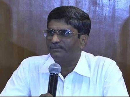 ఎన్నికలు, శేరిలింగంపల్లి టీడీపీలో వర్గపోరు: ఆనంద్ ప్రసాద్‌పై చెప్పులతో దాడి, ట్రాఫిక్ జామ్