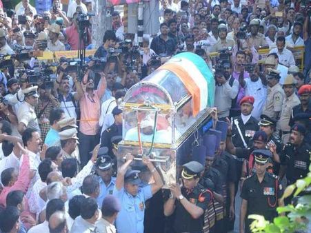 ప్రభుత్వ లాంచనాలతో ఆజాతశత్రువు అంతిమ వీడ్కోలు, తరలి వచ్చిన నాయకులు!