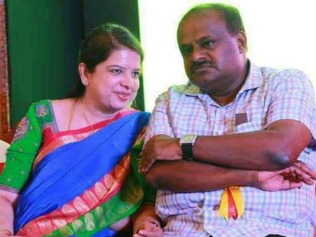 అటవి ప్రాంతంలో మూడు రోజులు సీఎం ఫ్యామిలీ, భారీ బందోబస్తు, వైద్యులు, మంత్రులు!