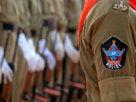 ఏపీ పోలీస్ శాఖలో కానిస్టేబుల్, ఫైర్ మ్యాన్ పోస్టుల భర్తీకి నోటిఫికేషన్ విడుదల