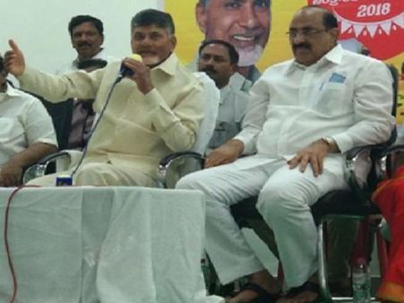 చంద్రబాబుతో బీజేపీ ఎమ్మెల్యే భేటీ:ఈయన మాజీ మంత్రి కూడా!...కలిసింది ఎందుకంటే?...