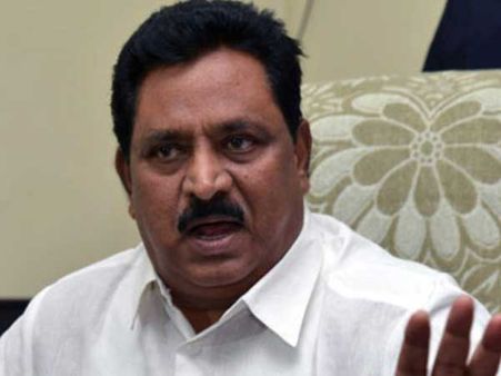 పవన్ కళ్యాణ్‌కు అంత సీన్ లేదు, అందుకే కాంగ్రెస్ పార్టీతో: చినరాజప్ప