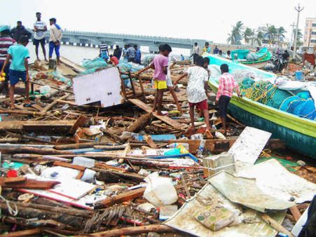 గజ తుపాను దెబ్బకు 45 మంది బలి, సీఎం పర్యటన ఖరారు, రూ. 4.5 కోట్లు పరిహారం!