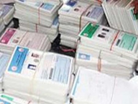 షాకింగ్:ఆంధ్రప్రదేశ్ లో కుటుంబాల కంటే రేషన్ కార్డులే ఎక్కువ...ఇదెలా సాధ్యం?