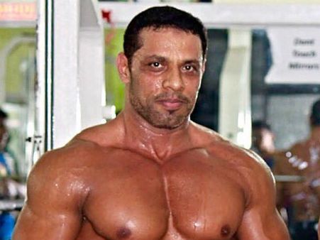 అక్బరుద్దీన్ ఓవైసీపై పోటీ చేస్తున్న ఈ కాంగ్రెస్ 'ఛాంపియన్' ఎవరు?