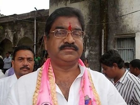 తెరాసకు భారీ షాక్: అసిఫాబాద్ జిల్లాలో కీలక నేత, మాజీ ఎమ్మెల్యే రాజీనామా