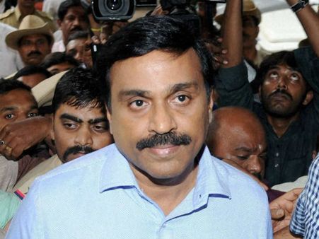 గాలి జనార్దన్ రెడ్డి ఖైదీ నెంబర్ 10902: పరప్పన అగ్రహార సెంట్రల్ జైలు, రూ. 20 కోట్ల డీల్ ?