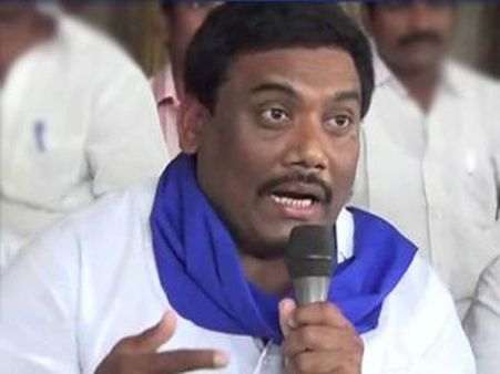 అతడి ఇంట్లో జగన్‌, పవన్‌ కలిశారు...సీట్ల సర్ధుబాటు కాలేదు:కారెం శివాజీ సంచలనం