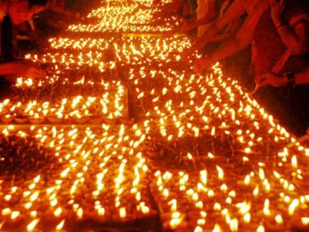 కార్తీక పౌర్ణమి శోభ.. ఆలయాల్లో భక్తుల రద్దీ.. దీపారాధనతో ప్రత్యేక పూజలు