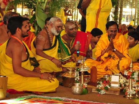 మళ్లీ కేసీఆర్ యాగం: గెలుపు కోసం రాజ్యశ్యామల యాగం, ప్రజల కోసం చండీసహిత రుద్ర హోమం