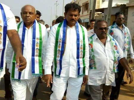 వైసీపీ కొండపి నియోజకవర్గం మాజీ కోఆర్డినేటర్ అశోక్‌బాబు పార్టీ నుంచి బహిష్కరణ...కారణం ఇదే!