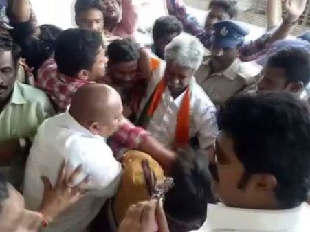 మాజీ మంత్రి మాణిక్యాలరావును ఎత్తుకెళ్లి ఇంట్లో పడేసిన పోలీసులు...ఎంపి జివిఎల్ వార్నింగ్!