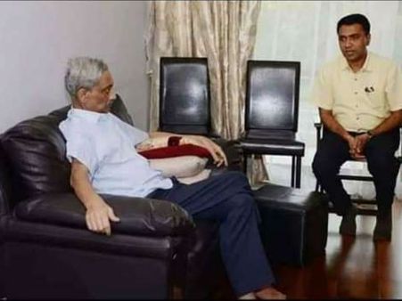 గుర్తు పట్టలేనంతగా గోవా సీఎం, ఆసుపత్రిలో మీటింగ్, ఫోటోలు వైరల్, లీడర్ అంటే!