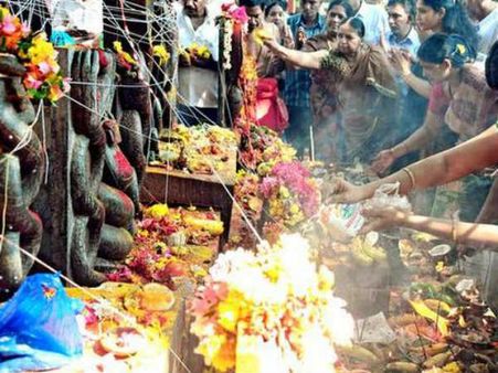 నాగుల చవితి పూజ పద్ధతి ఇదా, పాలు పోయాలా వద్దా?