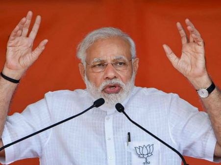 యుద్ధానికి వెళుతూ ఎవరైనా కెమెరాలు తీసుకెళతారా: కాంగ్రెస్‌ పై మోడీ ఫైర్