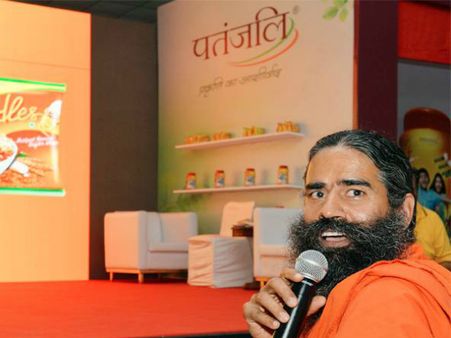 వ్యాపార దిగ్గజాలకు చుక్కలు చూపిన పతంజలికి భారీ, తగ్గిన ఆదాయం
