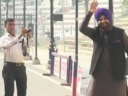 కర్తాపూర్‌ కారిడార్‌తో పాక్ భారత్‌ల మధ్య స్నేహం చిగురిస్తుంది: సిద్ధూ