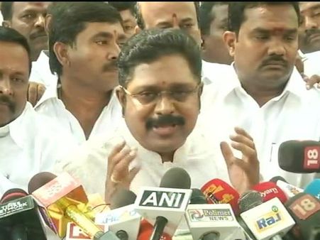 బెంగళూరు జైల్లో శశికళతో టీటీవీ, 18 మంది అనర్హత ఎమ్మెల్యేలు భేటీ, సర్కార్ పై డ్రామాలు !