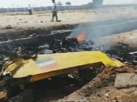 యాదాద్రి జిల్లాలో కూలిన ఆర్మీ శిక్షణ విమానం.. పైలట్ కు తీవ్రగాయాలు