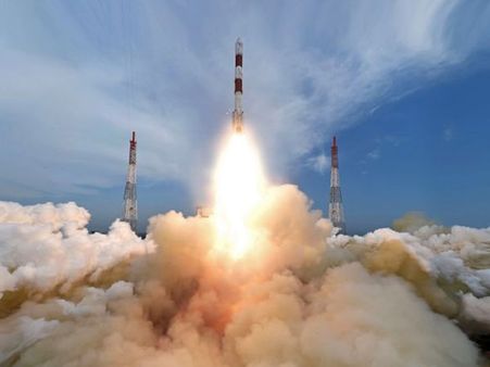 అంతరిక్షంలోకి ముగ్గరు భారతీయలు...ఇందుకు బడ్జెట్ ఎంతో తెలుసా..?